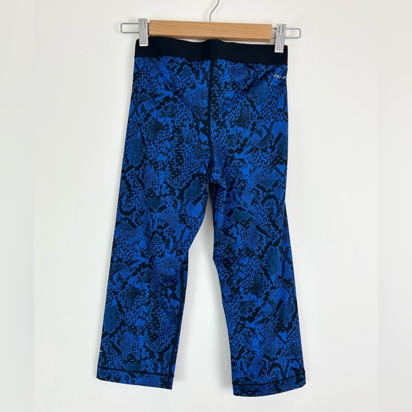 Nike Black and Blue Snake Print Patterned Crop Leggings - Picture 4 of 6